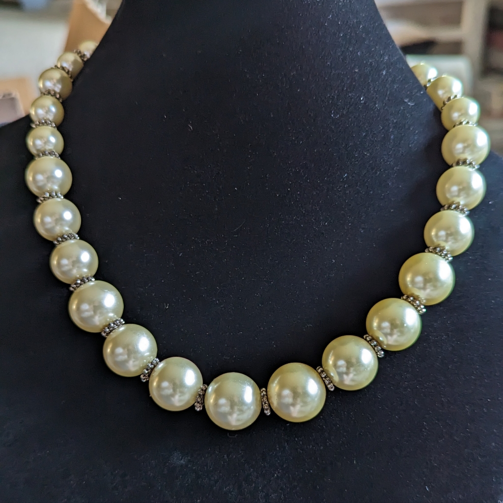 Vintage Pearl Necklace Size 19in